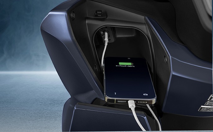08_Thumbnail_USB-C_SOCKET_W685xH426
